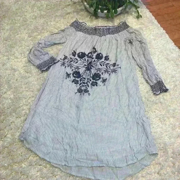 ❤️5/$25❤️ Dress - Picture 1 of 4